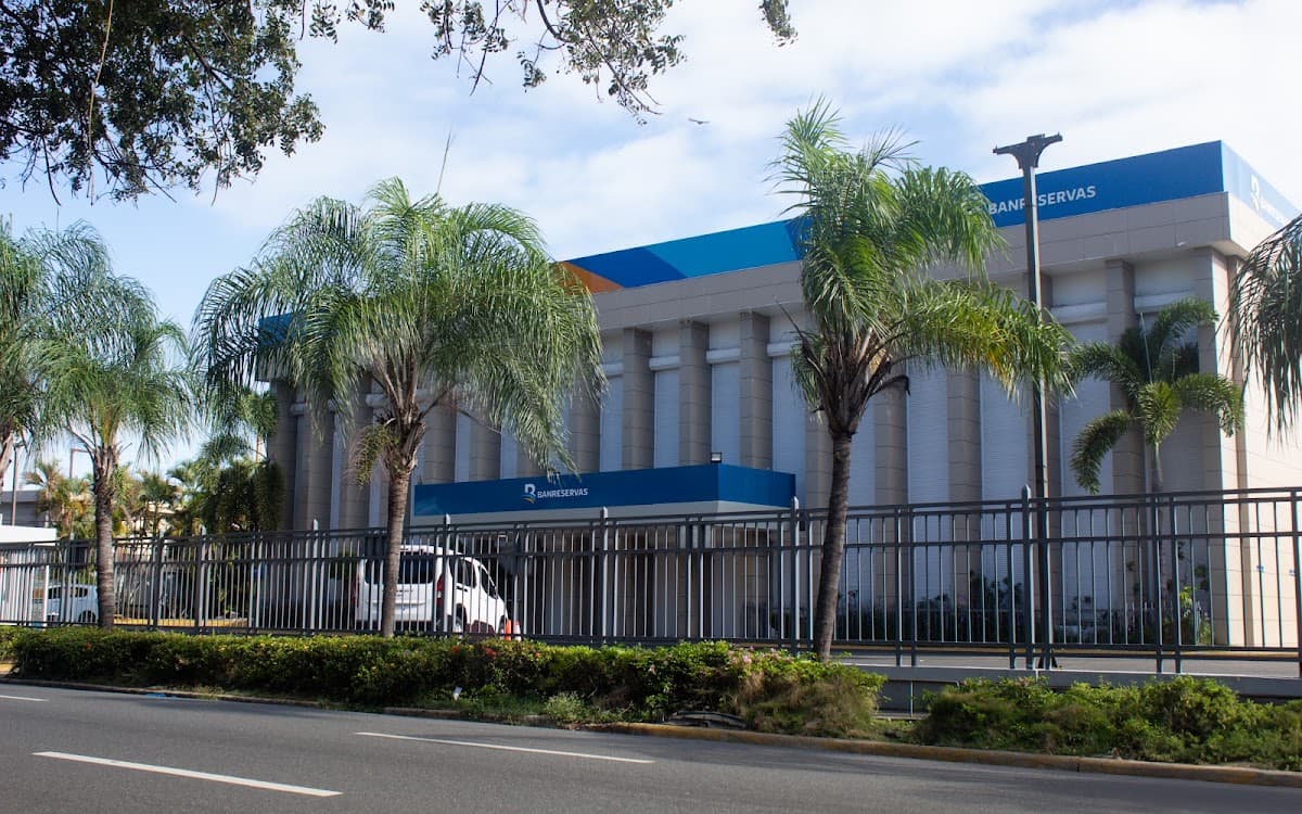 Banreservas — Av. San Martín 139