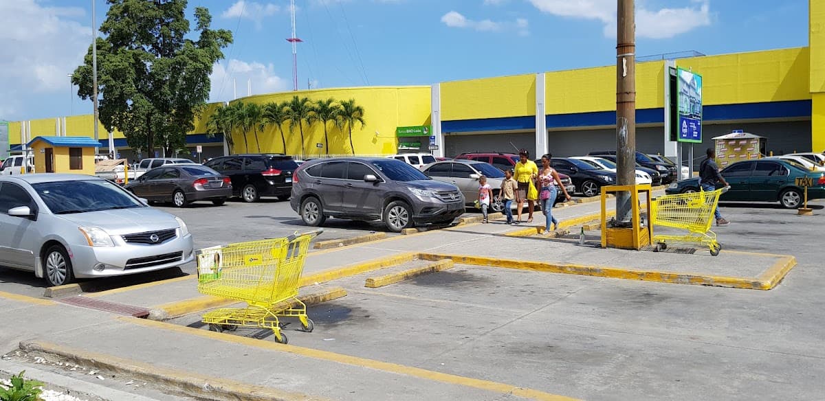Banco BHD — Plaza Buena Vista